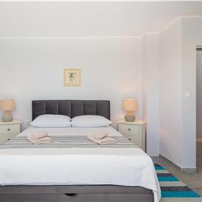 4 Bedroom Villa with Pool near Milna, Brac Island Sleeps 8 